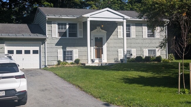 Building Photo - 11 Woodland Ct