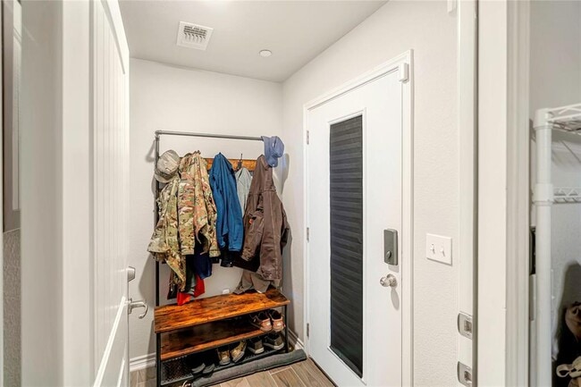 Building Photo - 217 Birch Oak Ln