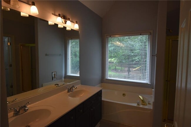 Building Photo - 629 Overhill Dr