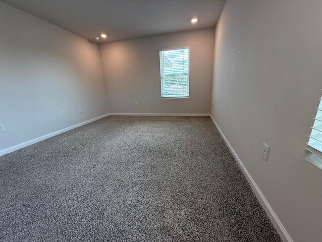 Building Photo - 2800 Tallgrass Ct