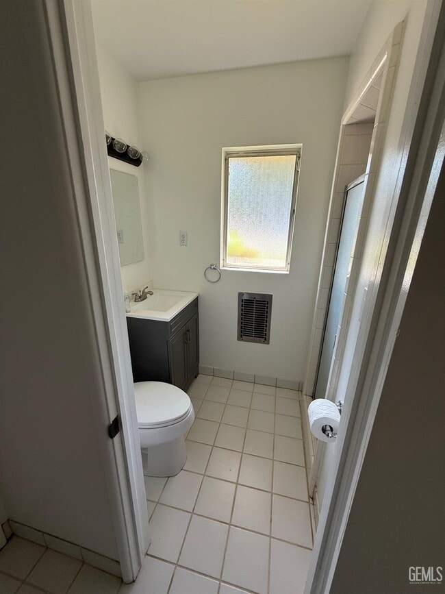 Building Photo - 400 Fairway Dr