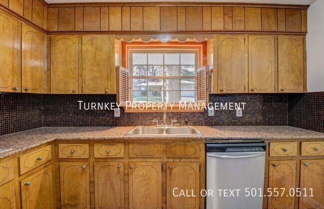 Building Photo - 2511 Montreal Dr