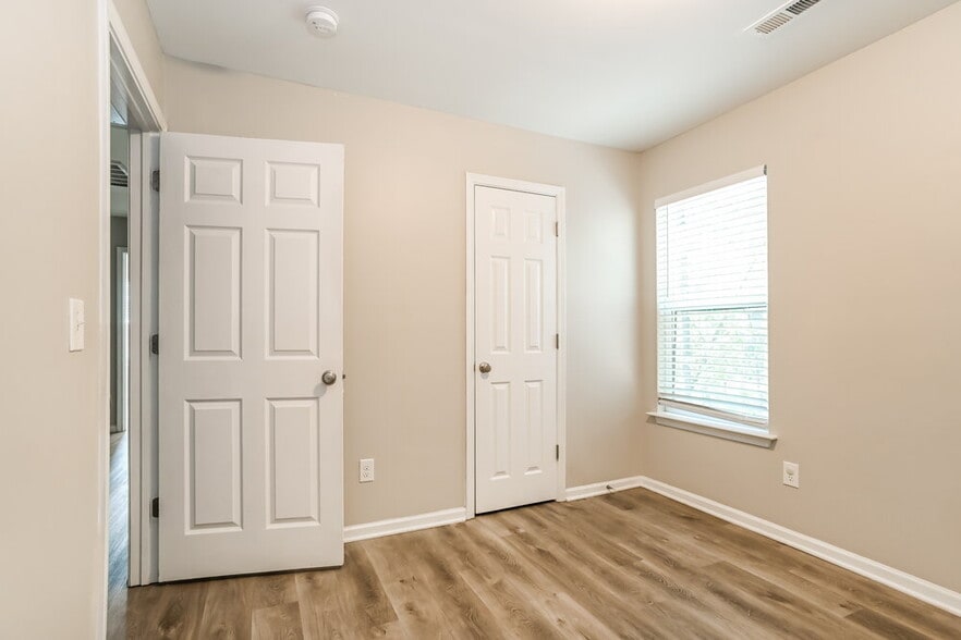 Building Photo - 8160 Ottawa Ln