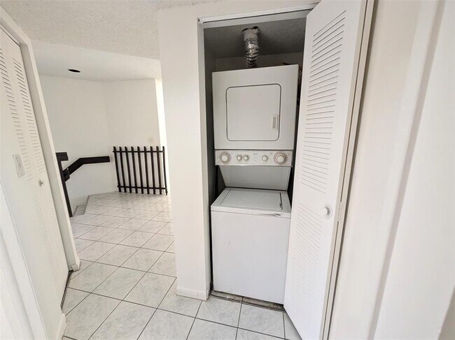 Building Photo - 9705 SW 138th Ave