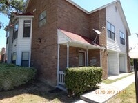 Building Photo - NICE 2 BEDROOM 2.5 BATH