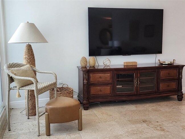 Building Photo - 3505 S Ocean Dr