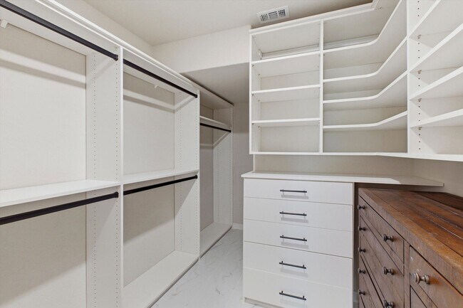 Building Photo - The Perfect Blend of Comfort and Community in Bulverde