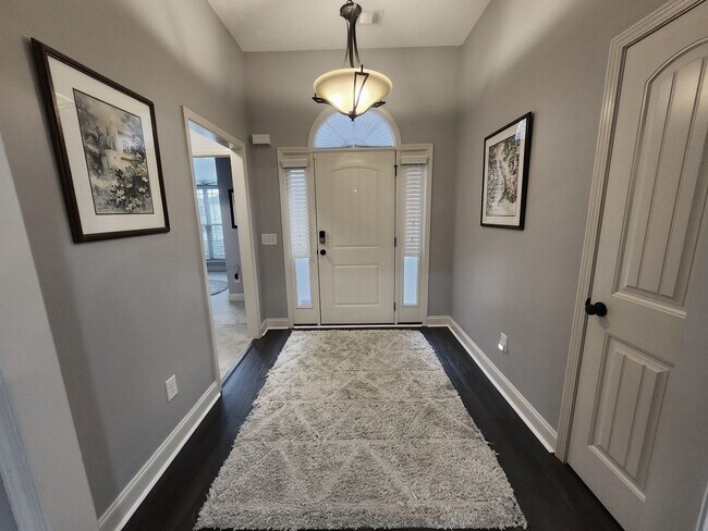Building Photo - $100 Military Discount! Close to Park, Lik...