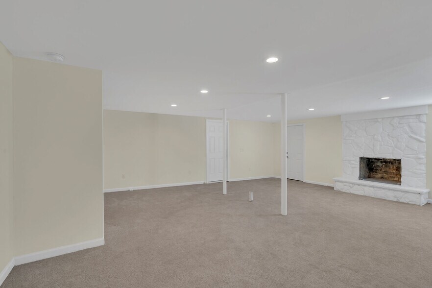 Building Photo - 3365 Hospital Ln