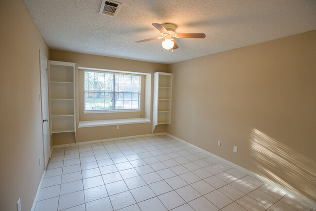 Building Photo - Brick Ranch with 2 car garage