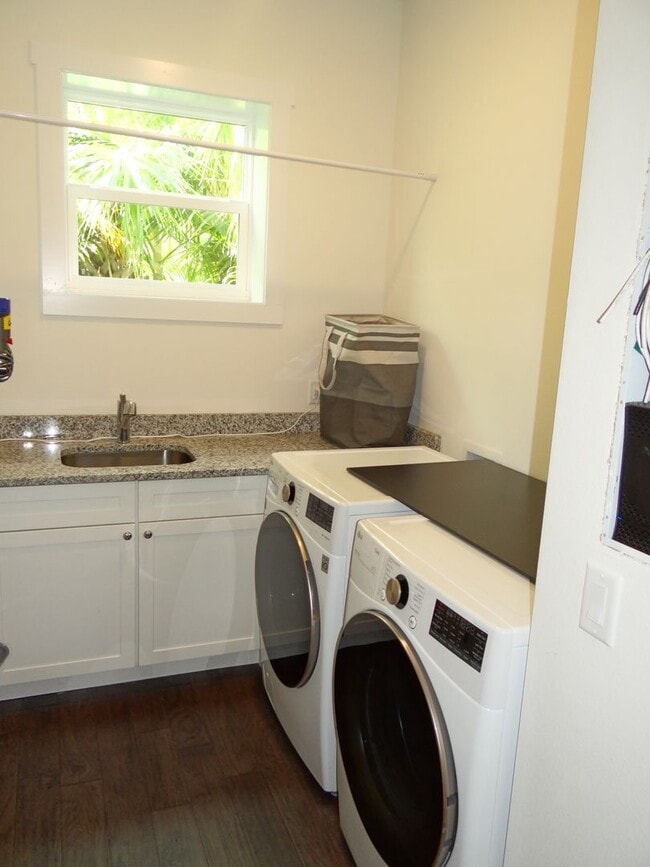 Building Photo - Furnished Townhome in Dunedin