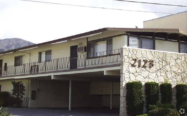 Primary Photo - Crest Apartments