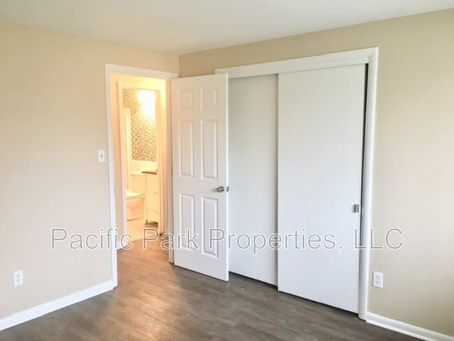 Building Photo - 9403 Shenandoah Dr