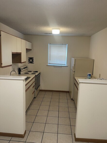 Building Photo - 1615 Sylvan Ln