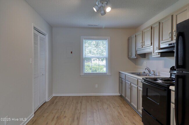 Building Photo - 2314 Indian Dr