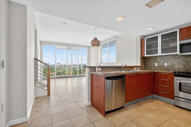 Building Photo - 2021 SW 3rd Ave