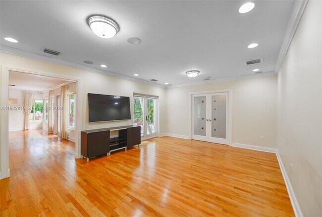 Building Photo - 911 Mariana Ave