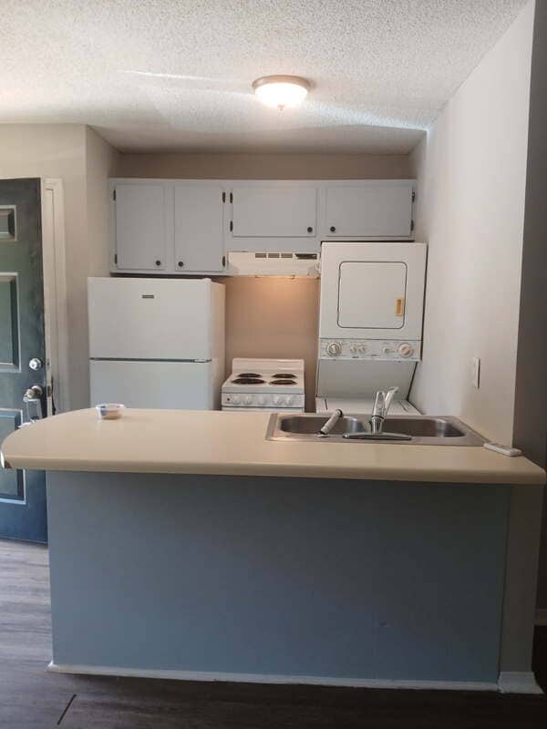 Building Photo - 117 Cedar Dr