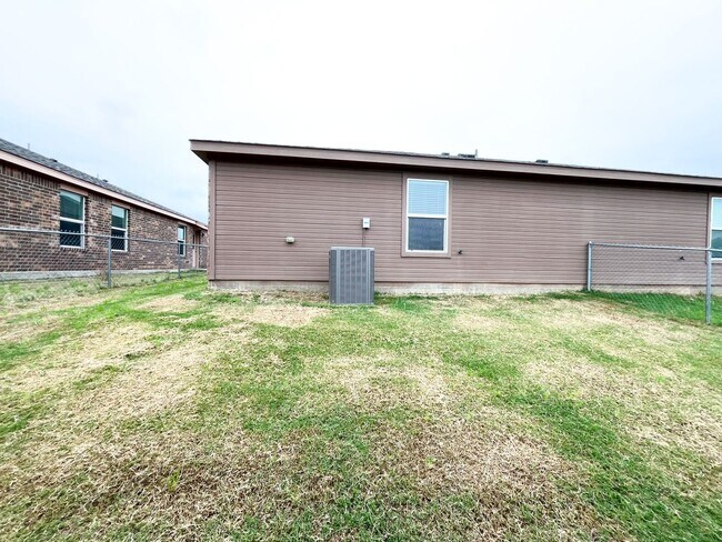 Building Photo - 1515 Justin Lp