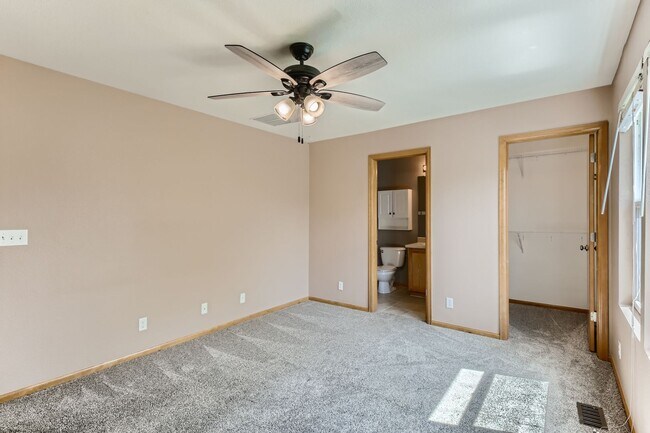 Building Photo - 3 Bedroom 3 Bathroom in Northglenn!