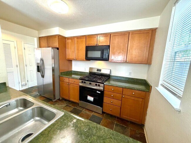 Building Photo - Freshly Painted w/ New Carpets 3 Bedroom, 2 Bath With Attached Garage
