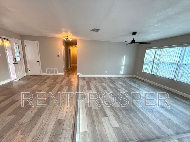 Building Photo - 376 Imperial Dr