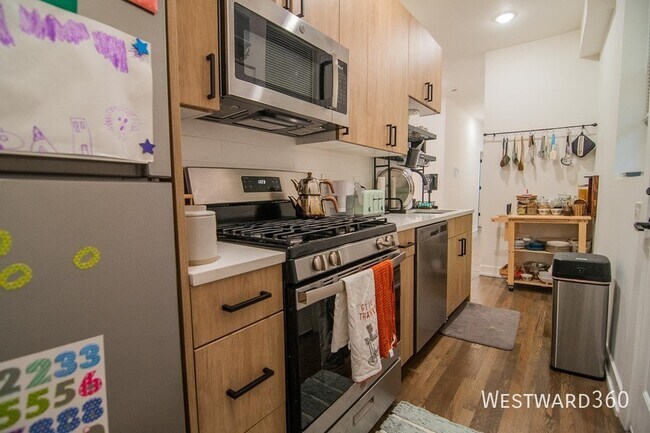 Building Photo - 6201 N Glenwood Ave