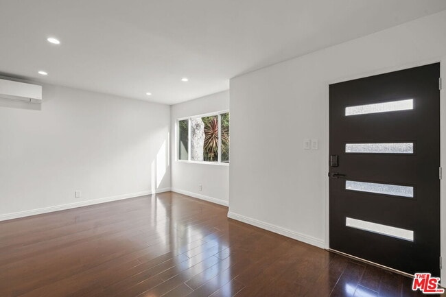 Building Photo - 841 Oxford Ave