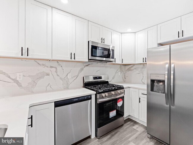 Building Photo - 2075 Bellmore St