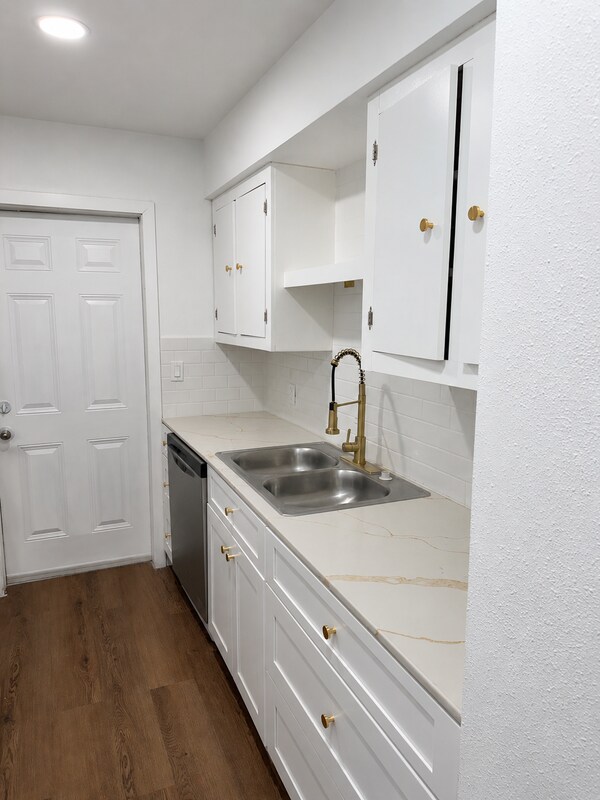 Building Photo - 2712 Oakcliff St