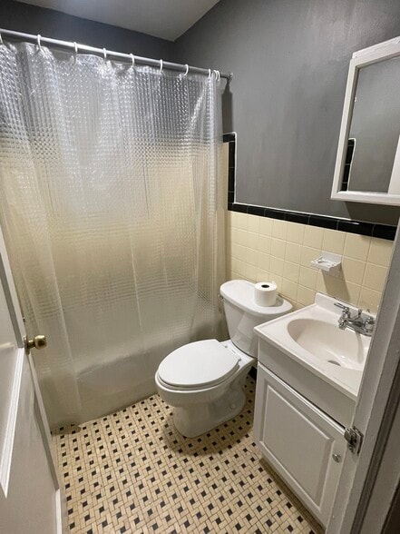 Building Photo - 924 Fox Chase Rd