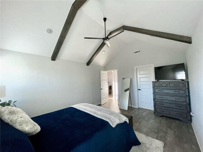 Building Photo - 2014 W Chandler Ave