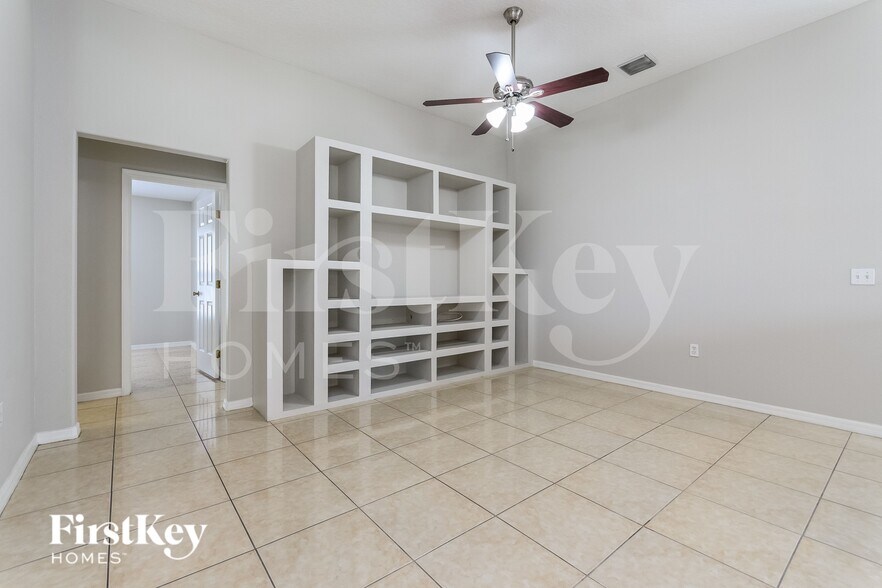 Building Photo - 557 Peace Dr