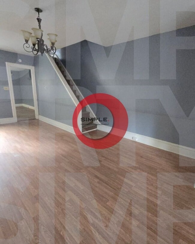 Building Photo - 4 Bedroom / 2 bathroom house