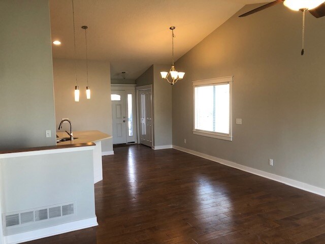 Building Photo - 3716 Marigold Dr