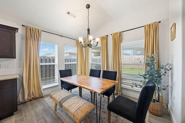 Building Photo - 6007 NW Hoover St