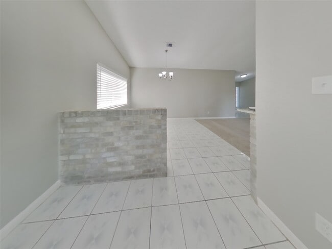 Building Photo - 23426 Canyon Lake Dr