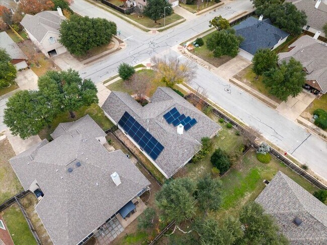 Building Photo - 920 Savanna Ln