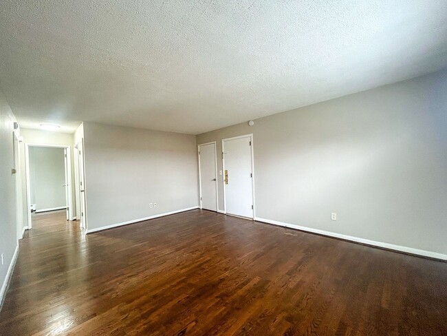 Building Photo - 5845 Shadymist Ln