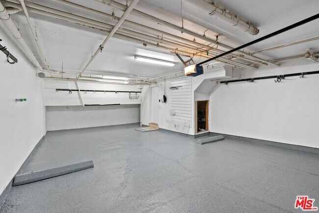 Building Photo - 3854 Beethoven St