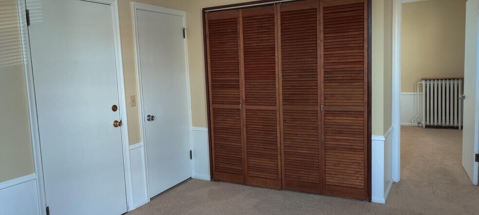 Kitchen w/closed shutter doors - 2514 Girard Ave S