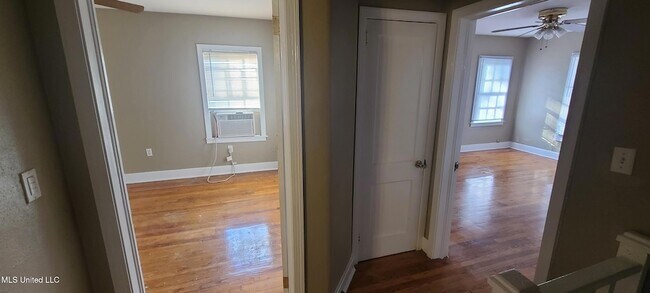 Building Photo - 327 Decelle St