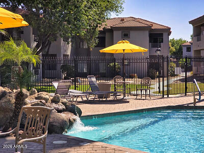 Building Photo - 7401 W Arrowhead Clubhouse Dr