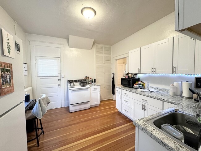 Building Photo - 145 W 200 S St