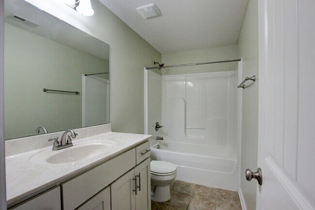 Building Photo - Sweet Splitlevel with Awesome Basement Area