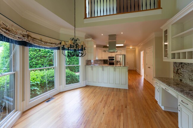 Building Photo - 3200 Brookside Dr