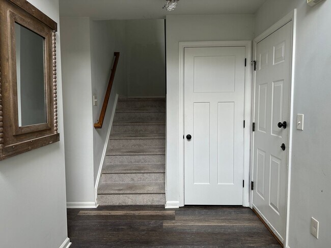Building Photo - 3685 Clauss Dr