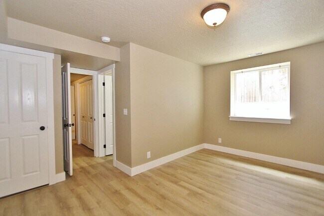 Building Photo - Craftsman Style Home on the Boise Bench