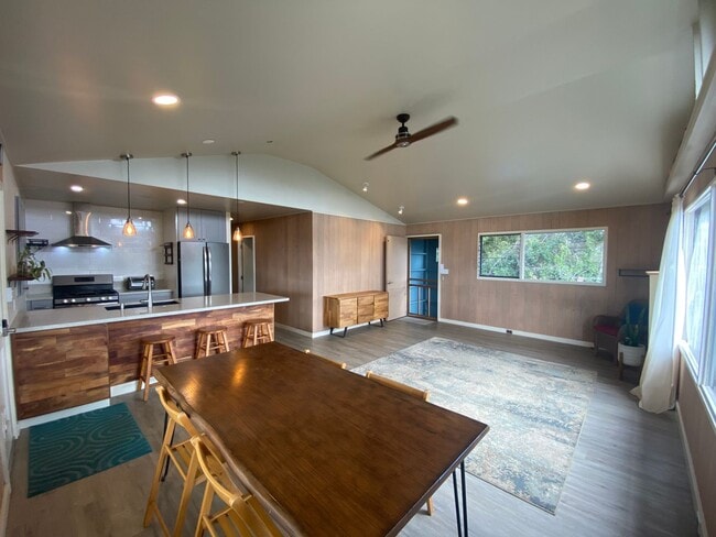 Building Photo - Charming Vintage 3-Bedroom, 1-Bath Home in Waimea