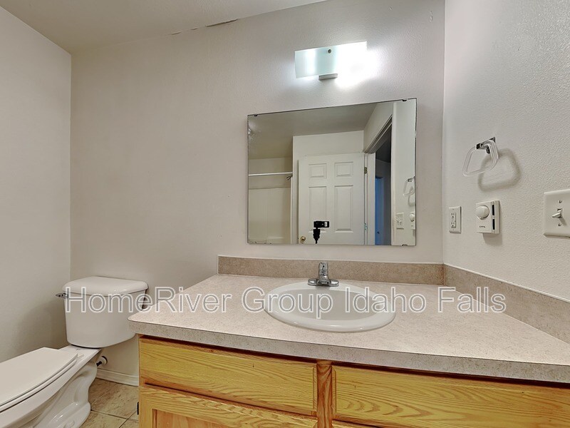 Building Photo - 3180 Chasewood Dr